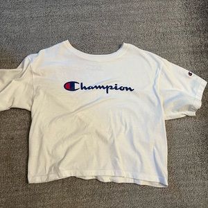 Cropped Champion shirt